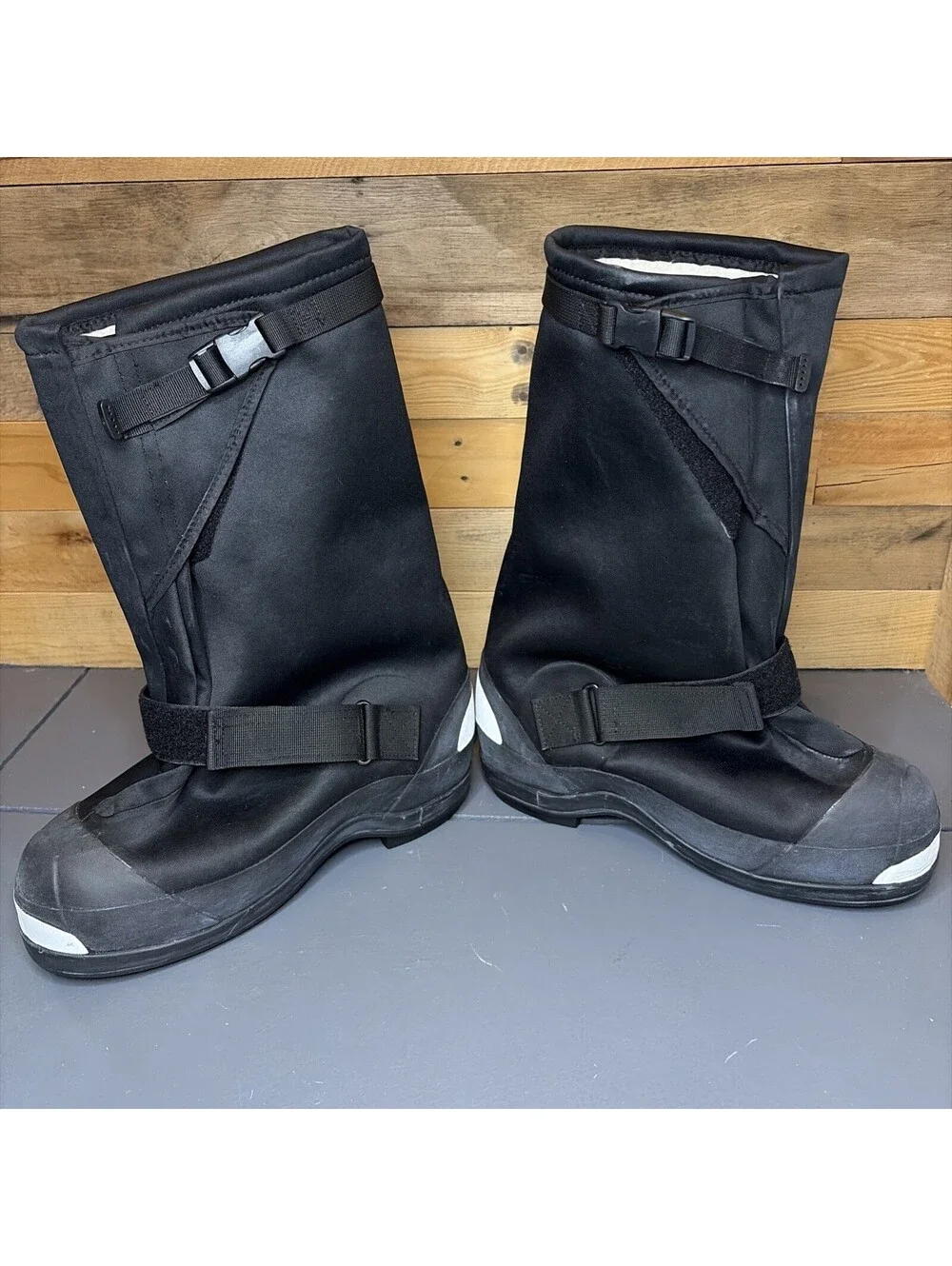 SnowGear Overboots Men Size 11 Black Fleece Lined Winter Studded Ice Cleat Boots